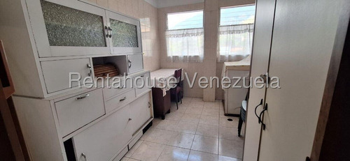 Edificio Con Local Comercial A Pie De Calle En Venta En Los Chorros 25-21914 Cs