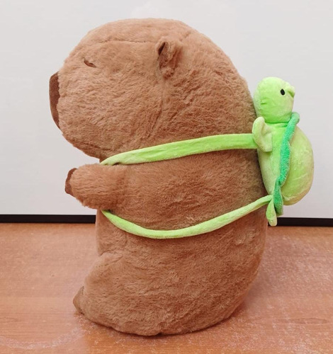 Manta Peluche Capibara Carpincho Con Mochila Y Manta. 40 Cm Marrón