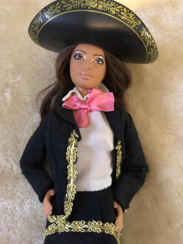Barbie Top Módel Basics Collector Edición Mariachi Brunette (Usado)