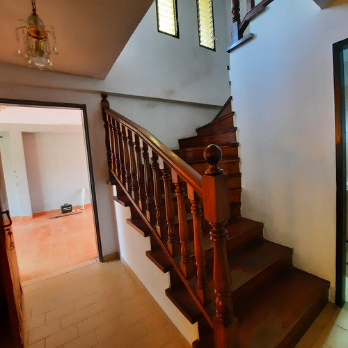 Oportunidad De Inversion, Casa En Venta Urb El Parral. Para Remodelar, Valencia Edo Carabobo. Nereida Rosales