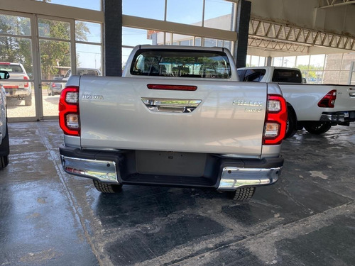 Imagen 7 de 15 de Toyota Hilux Srv 4x4 Manual M/t 0km - Año 2022 Disponible