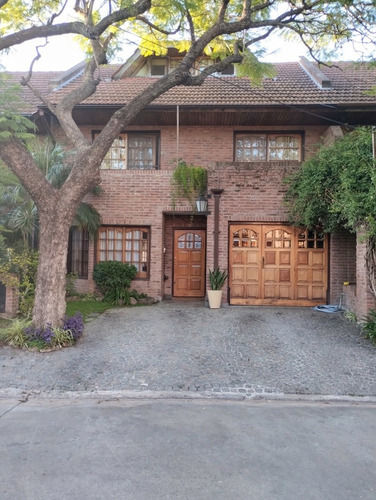 Única Casa Interna En Venta, De 3 Plantas En Barrio Cerrado San Leonardo Villa Bosch. Construcción De Calidad.