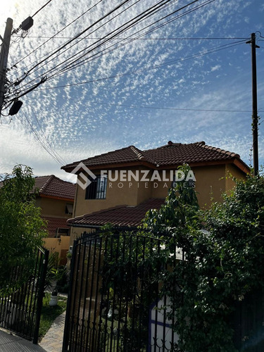 Casa En Venta De 3 Dorm Con Piscina En Puente Alto