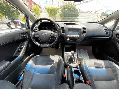 Imagen 10 de 13 de Kia Forte 2.0 Hb Sx Mt 2017