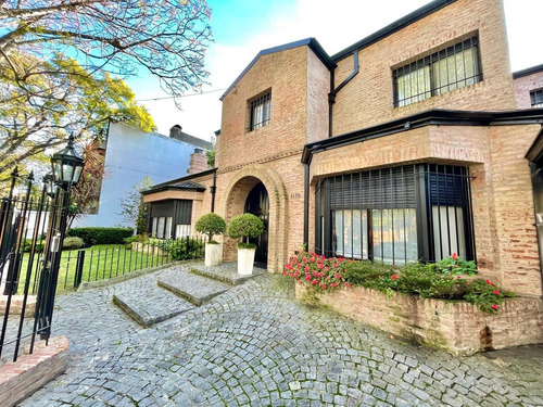 Imagen 2 de 30 de Importante Casa Ubicada En El Exclusivo Sector De Av. Libertador Al Rio, En Martinez.
