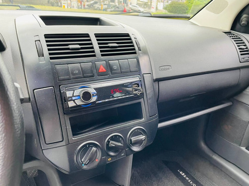 Imagem 12 de 15 de Volkswagen Polo Sedan 1.6 8v Gasolina 4p Manual