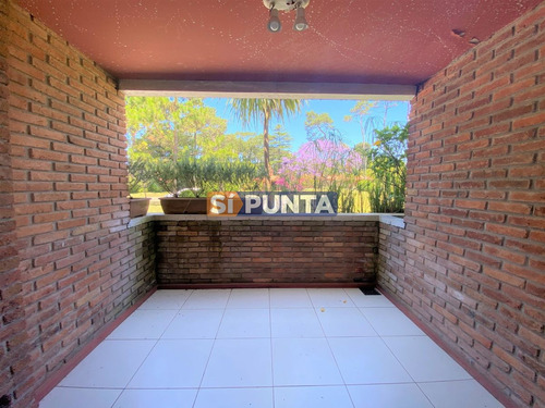 Imagen 4 de 15 de Punta Del Este, 2 Dormitorios Y 2 Baños, Cochera, Terraza Y Parrillero.