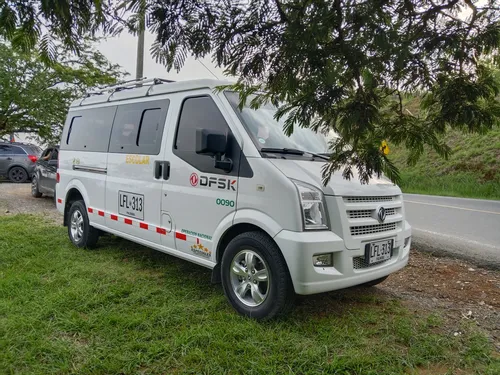 Vans De 9 Pasajeros, Único Dueño, Muy Bien Cuidada.