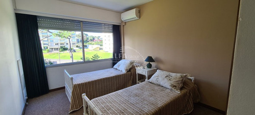 Imagen 15 de 25 de Apartamento En Venta En Punta Del Este, Mansa Frente Al Mar!