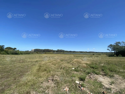 Venta Gran Terreno Sobre Laguna Del Diario