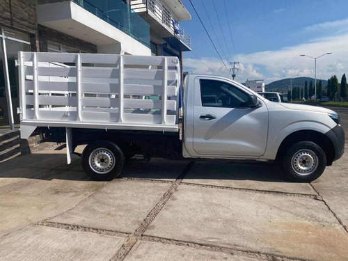 Imagen 6 de 10 de Nissan Np300 2020 2.5 Estacas Dh Mt