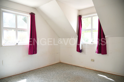 Arriendo Amplia Casa. F90