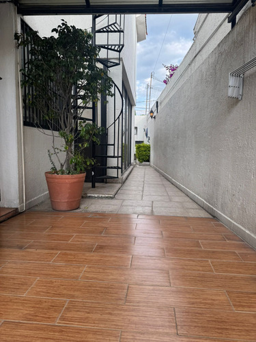 Casa En Venta, Lomas De La Hacienda, 4 Recámaras.