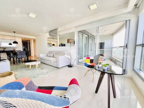 Apartamento De 2 Dormitorios Y Dependencia En Playa Brava - Punta Del Este