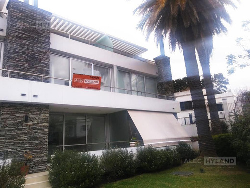 Casa En Venta 4 Ambientes - Punta Chica