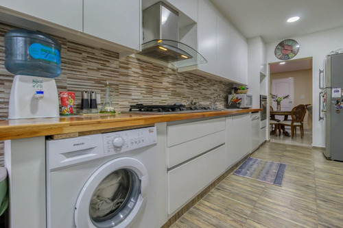 Imagen 9 de 30 de Casa De 3 Dormitorios, Parque Y Cochera, Reciclada