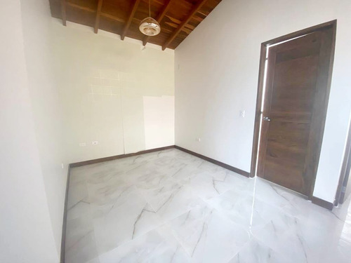 Imagen 11 de 20 de Se Vende Moderna Casa Unifamiliar Nueva