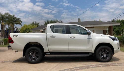 Imagen 8 de 15 de Toyota Hilux D/cabina 2.8 Tdi 204cv A/t 4x4 Srv 0km My2023
