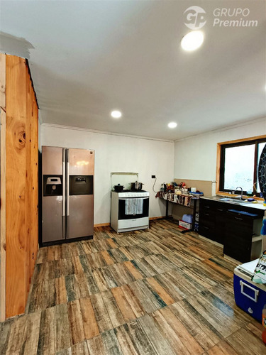 Casa En Venta De 4 Dorm. En Pucón