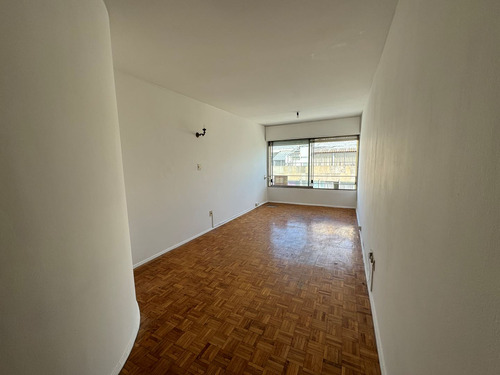 Alquiler Apartamento Centro 18 Y Río Branco Cocina Definida