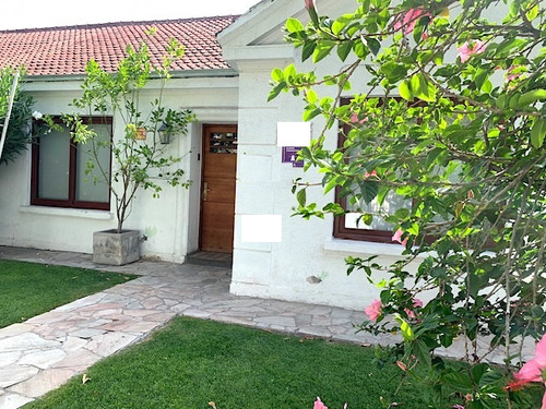 Casa En Venta De 3 Dorm. En Ñuñoa