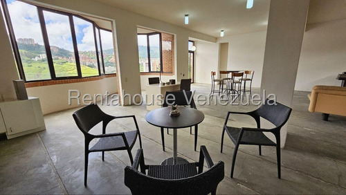 En Venta Hermosa Casa En Excelente Ubicación En Los Samanes 25-17999