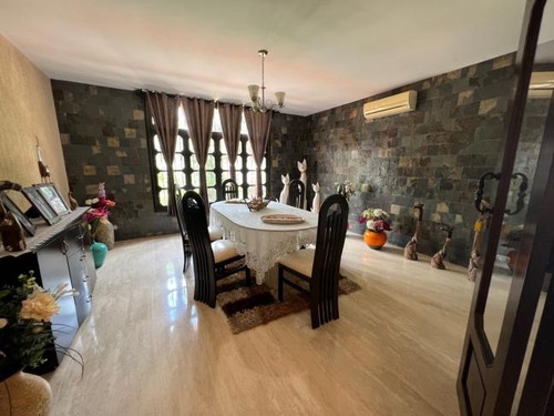En Venta Casa En Prados Del Este, Calle Cerrada, Baruta.