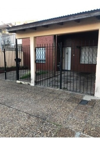 Imagen 3 de 13 de Oportunidad Casa En Banfield Con Otra Casa En El Fondo