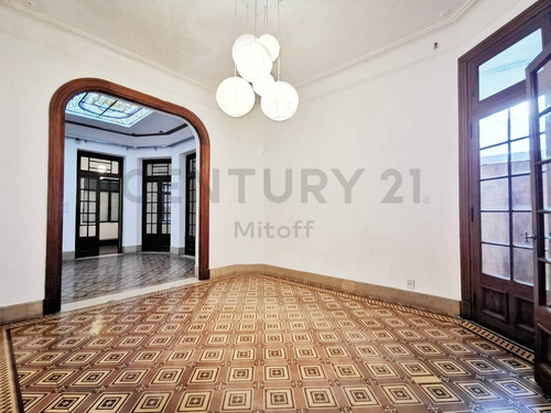 Imagen 14 de 30 de Casa De Estilo En Venta En La Plata