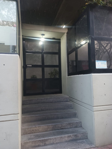 Departamento En Planta Baja, Distribuido En Dos Niveles Con Terraza.