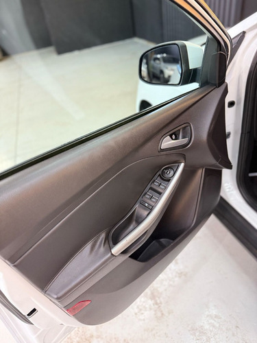 Ford Focus 1.6 SE 16V FLEX 4P POWERSHIFT