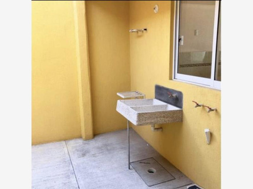 Imagen 4 de 10 de Casa Sola En Venta Fraccionamiento Real De Joyas