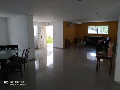 Imagen 2 de 14 de Se Vende Hermosa Y Lujosa Quinta Con Piscina El Castaño Zona Norte Las Delicias Maracay 04243785803