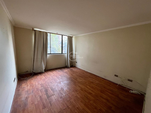 Departamento En Arriendo De 2 Dorm. En Las Condes