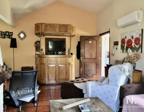 Vende Casa En Excelente Estado, Con 3 Dormitorios Más Apto En Barrio Cantegril, Punta Del Este