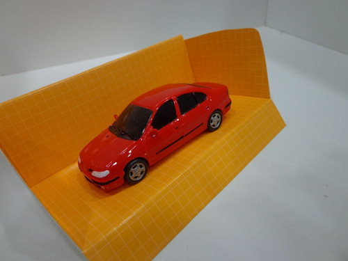 Renault Megane Rojo Furioso 1/43 Ideales Modelos Cartrix!!!!