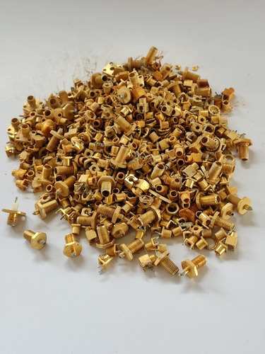 Scrap Electrónico Para Prácticas De Extracción De La Chapa.