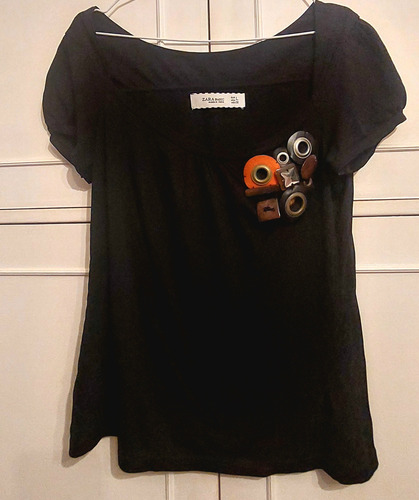 Remera Zara Top Negro Aplique Piedras Botones M Mc Imp.india (Usado)