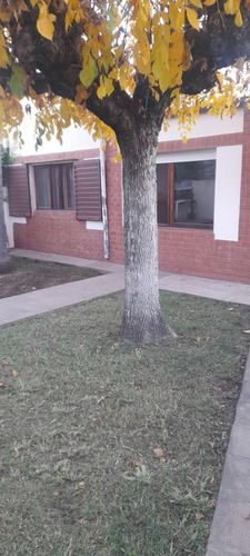 Casa En Venta - 5 Dormitorios 2 Baños - 9 De Julio