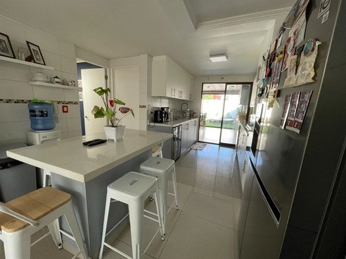 Casa En Venta De 3 Dorm. En Pudahuel