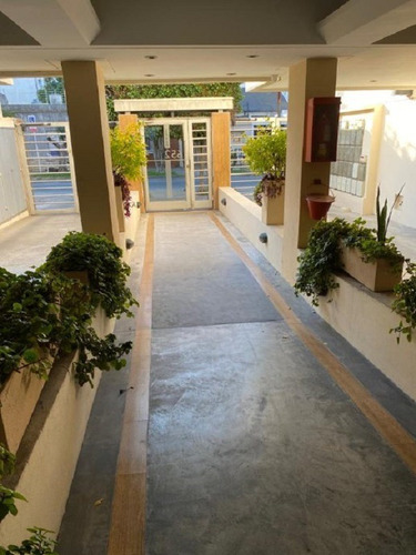 Imagen 3 de 10 de Departamento Monoambiente En Venta - Moron Centro