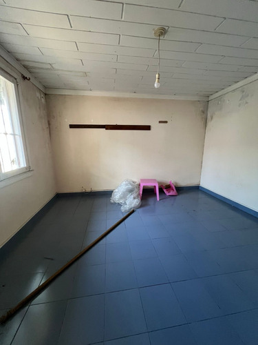 Casa Con Galpón En Barrio Las Avenidas