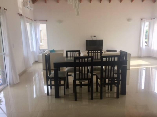 Imagen 3 de 14 de Oportunidad!!! Casa A La Venta En San Francisco Villanueva Lote Interno Con Pileta. 3 Dormitorios.