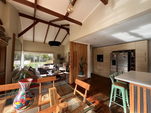 Hermosa Casa En Venta De 4 Dorm. En Frutillar Alto