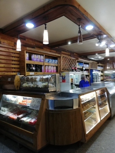 Imagen 2 de 14 de Panaderia En Plena Av Naguanagua Universidad Operativa ...diciembre ,,0424 496 01 02 Sn_lp.. 55 Mil