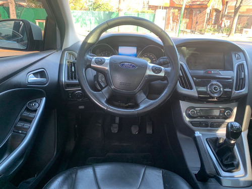 Imagen 10 de 18 de Ford Focus 4p 2.0l N Mt Titanium