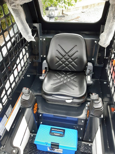 Imagen 4 de 15 de Cowdin Mini Cargadora Rex V570