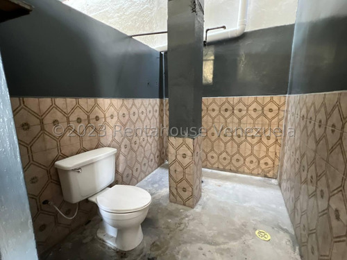 Galpón Comercial En Venta En Centro Barquisimeto Lara. Código 24-6659 Excelente Oportunidad Al Mejor Precio Negociable!!!. Comunicate Conmigo! Gracias. Pregunta Sin Compromiso Kv #