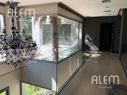 Casa En Venta En St. Thomas Canning | Triple Lote