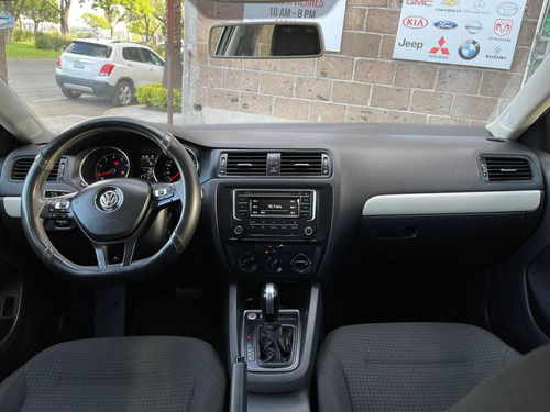 Imagen 12 de 15 de Volkswagen Jetta 2.5 Trendline Tiptronic At 2016
